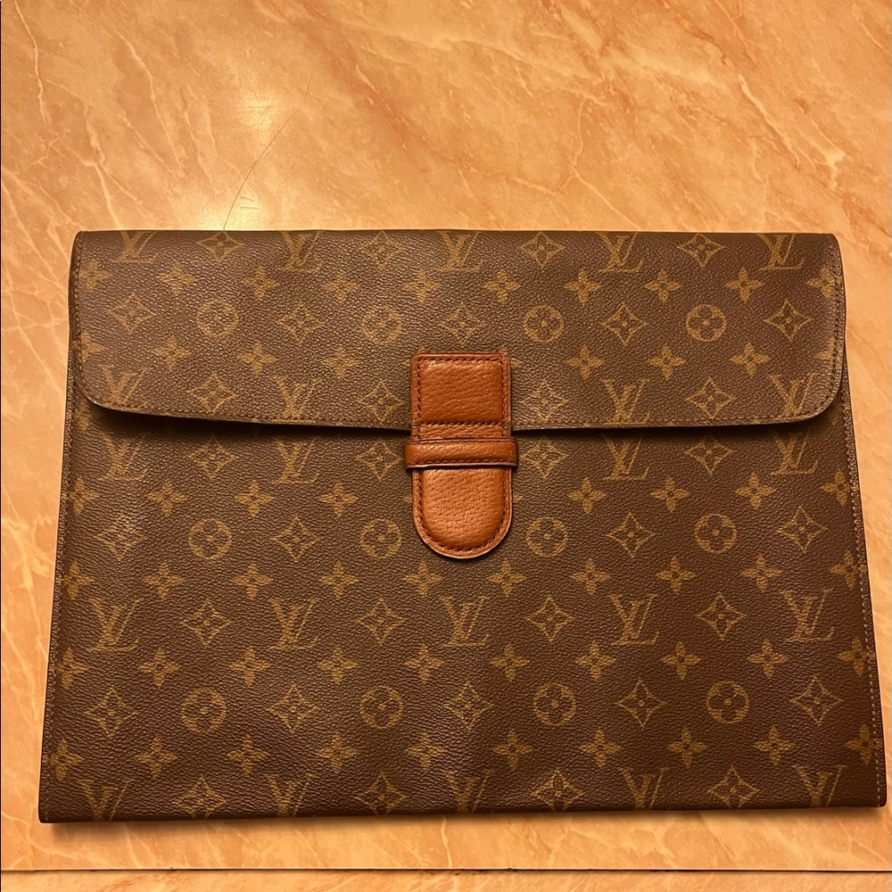 Authentic 385 Vintage Ministre Louis Vuitton Document Holder